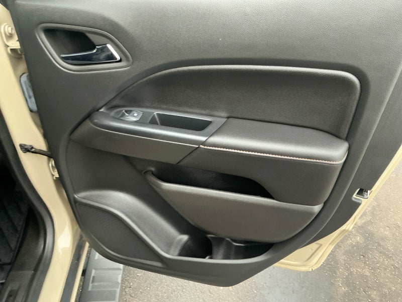 2022 GMC Canyon 4WD AT4 w/Leather