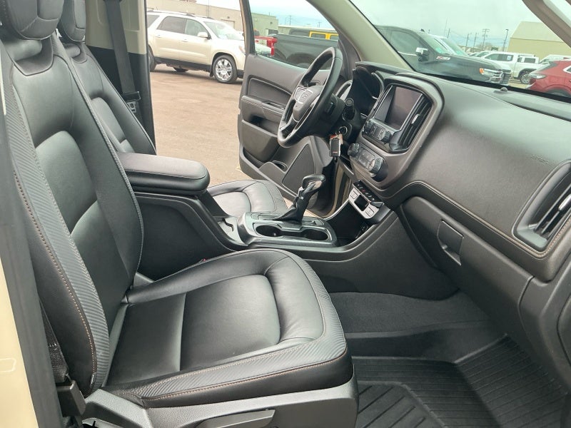 2022 GMC Canyon 4WD AT4 w/Leather