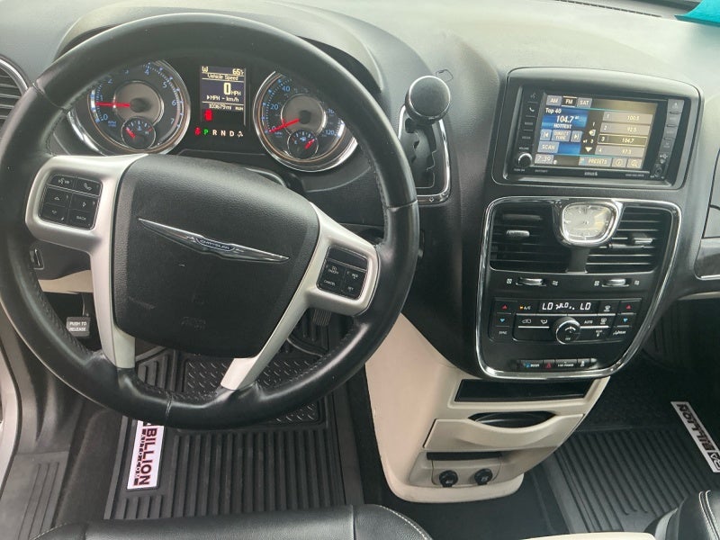 2014 Chrysler Town & Country Touring