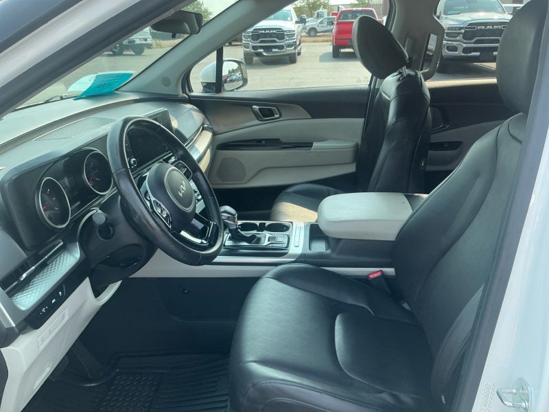 2024 Kia Carnival LX